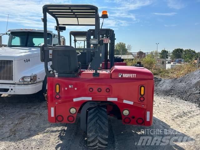 Moffett 4way m55.4 Terrenggående gaffeltruck