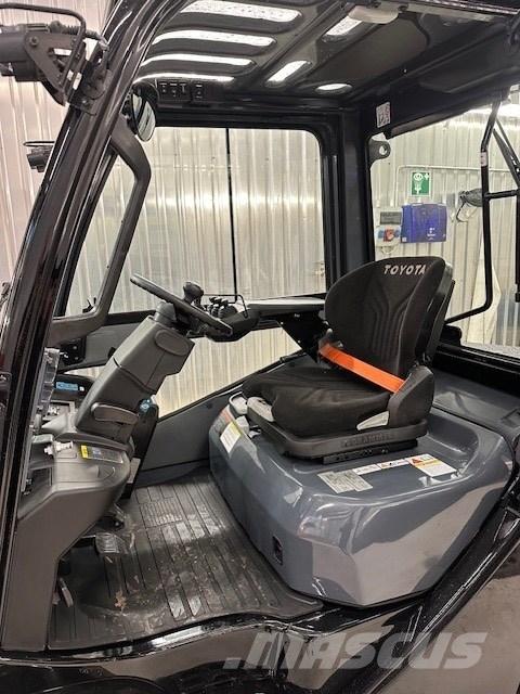 Toyota 52-8 FDF 30 Diesel Trucker