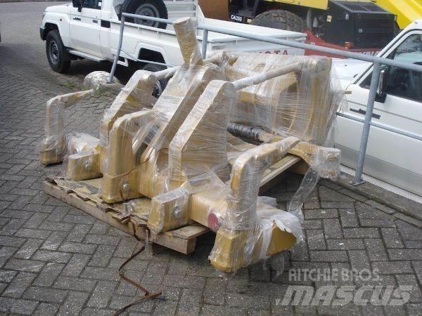 CAT 140M/160M Ripper Anlegg - Annet