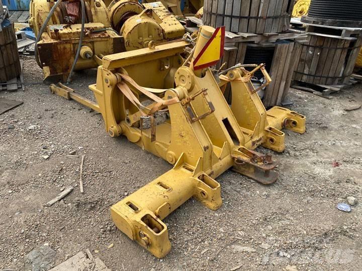 CAT 140 H Ripper Andre komponenter