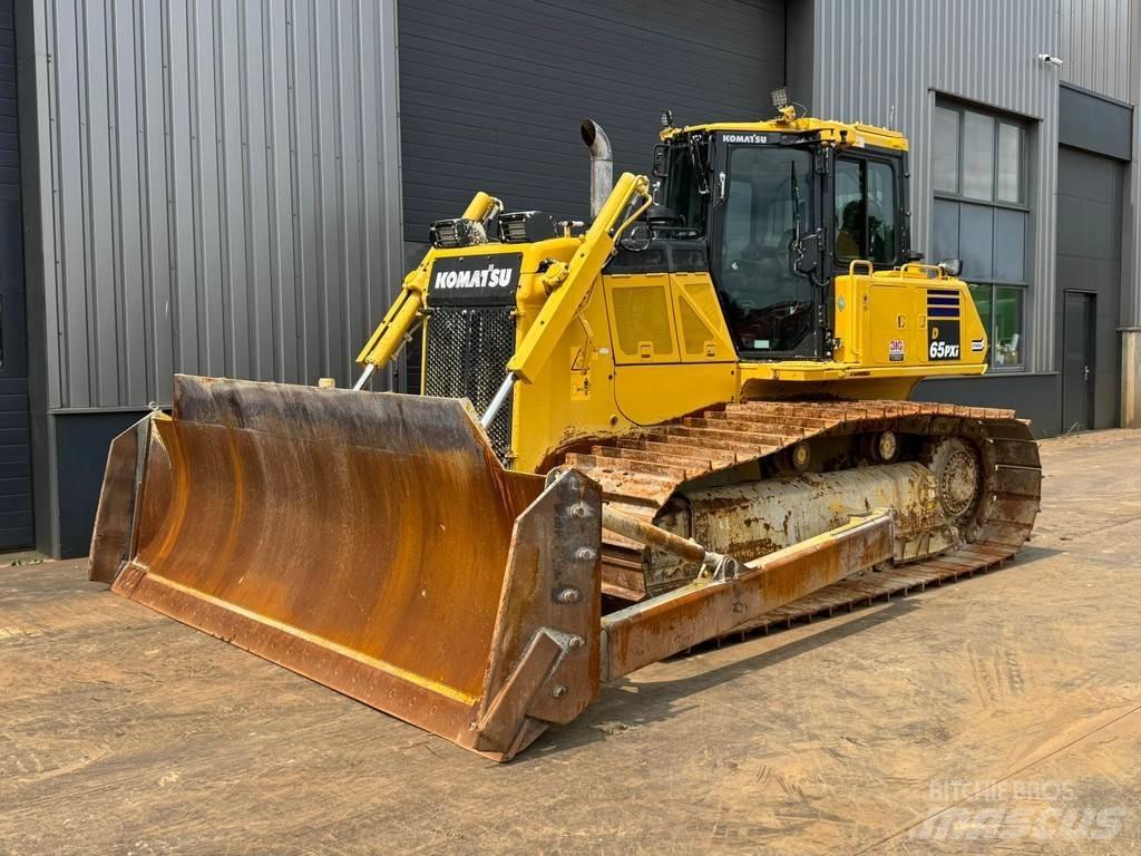 Komatsu D65PXi-18 Dozere Beltegående