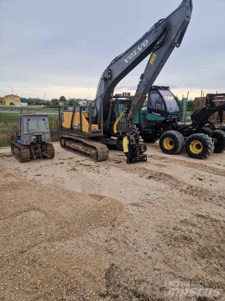 Volvo 220el Gravemaskiner
