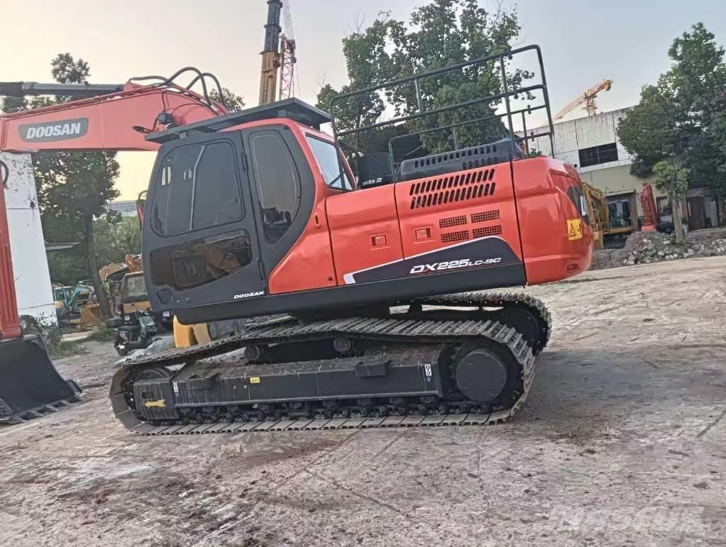 Doosan DX 225LC-9C Beltegraver