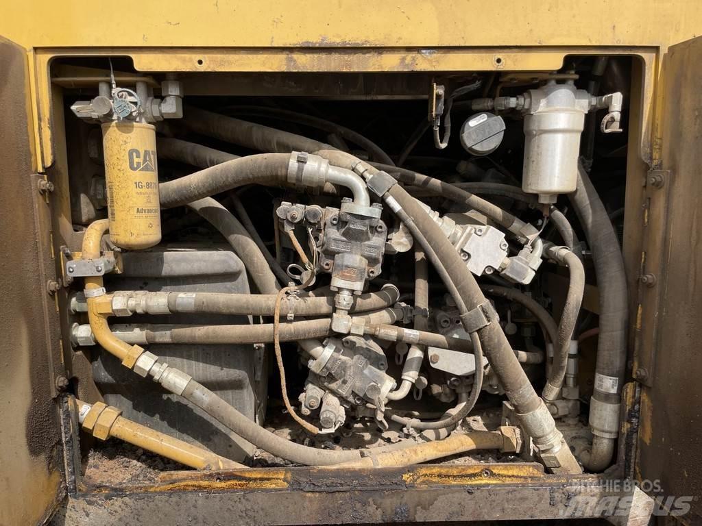 CAT AP555F Asfaltutleggere