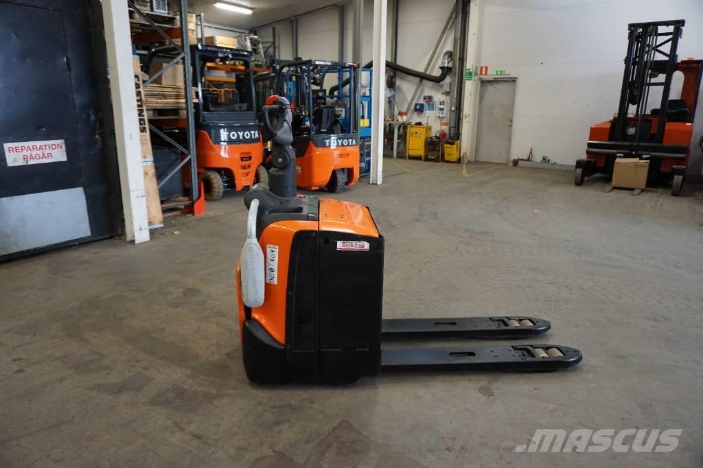 Toyota LPE220 Lavtløftende truck med platform