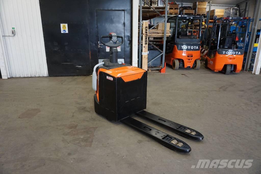 Toyota LPE220 Lavtløftende truck med platform