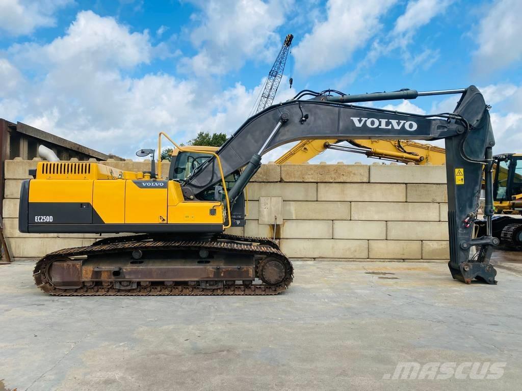Volvo EC 250 D N L Beltegraver