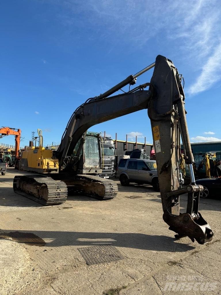 Volvo EC 220 DL Beltegraver