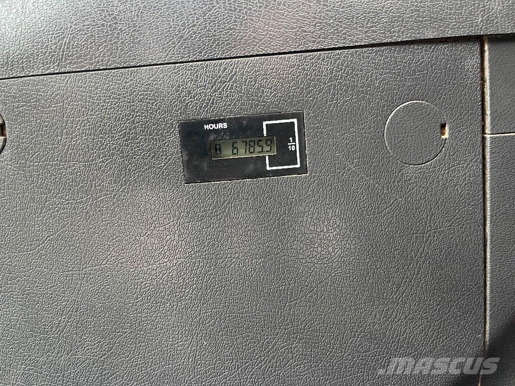 Hyundai HX220L Beltegraver