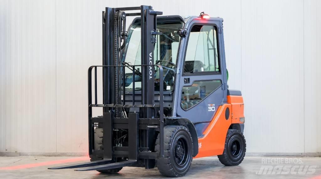 Toyota 02-8 FGF 30 Propan trucker