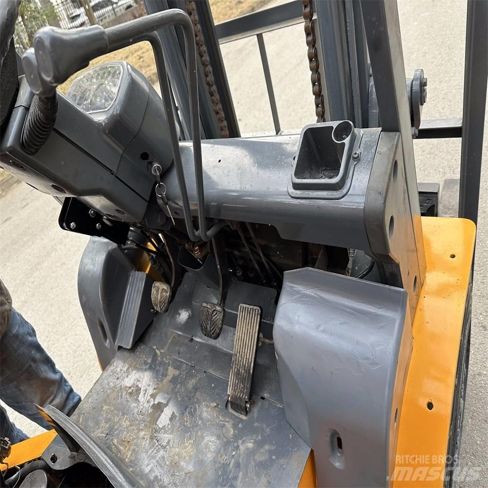 TCM FD30ZT Diesel Trucker