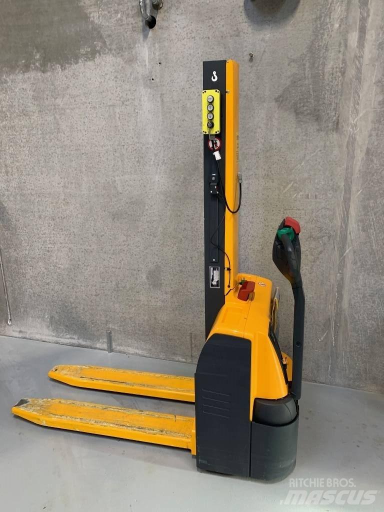 Jungheinrich EMC 110 Ledestablere