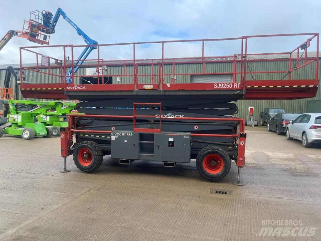 SkyJack SJ 9250 RT Sakselifter
