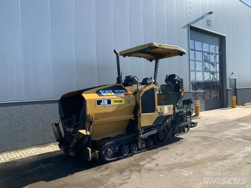 CAT AP355F Asfaltutleggere