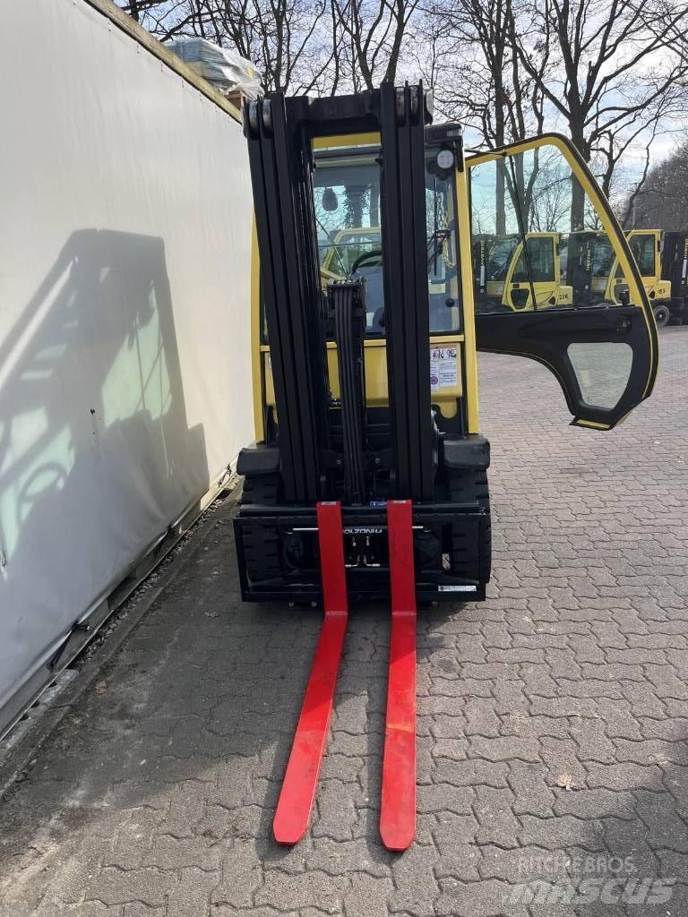 Hyster H2.5FT Diesel Trucker