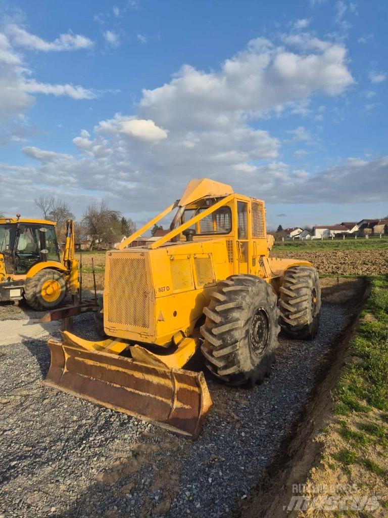 John Deere 667d Traktor med skogsutstyr