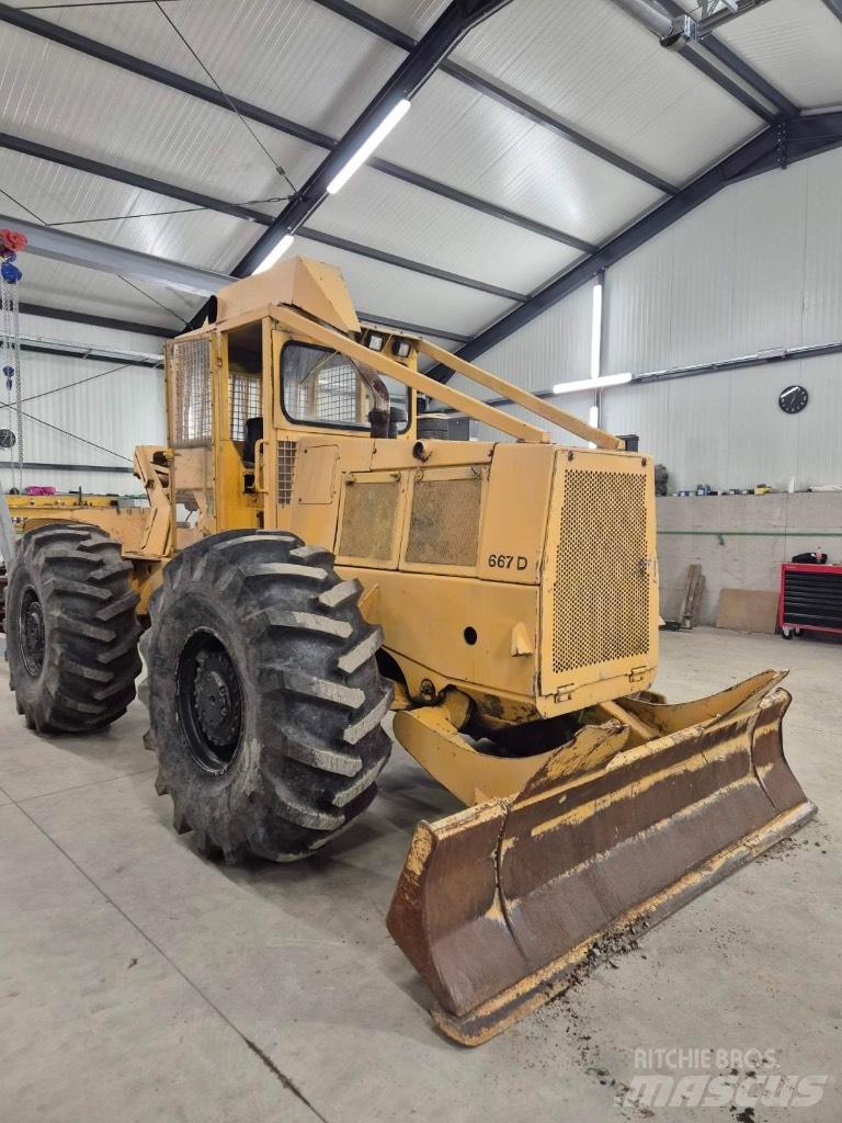 John Deere 667d Traktor med skogsutstyr