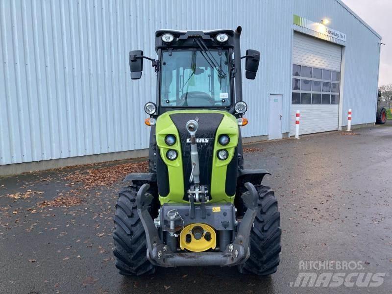 CLAAS NEXOS 240 S Traktorer