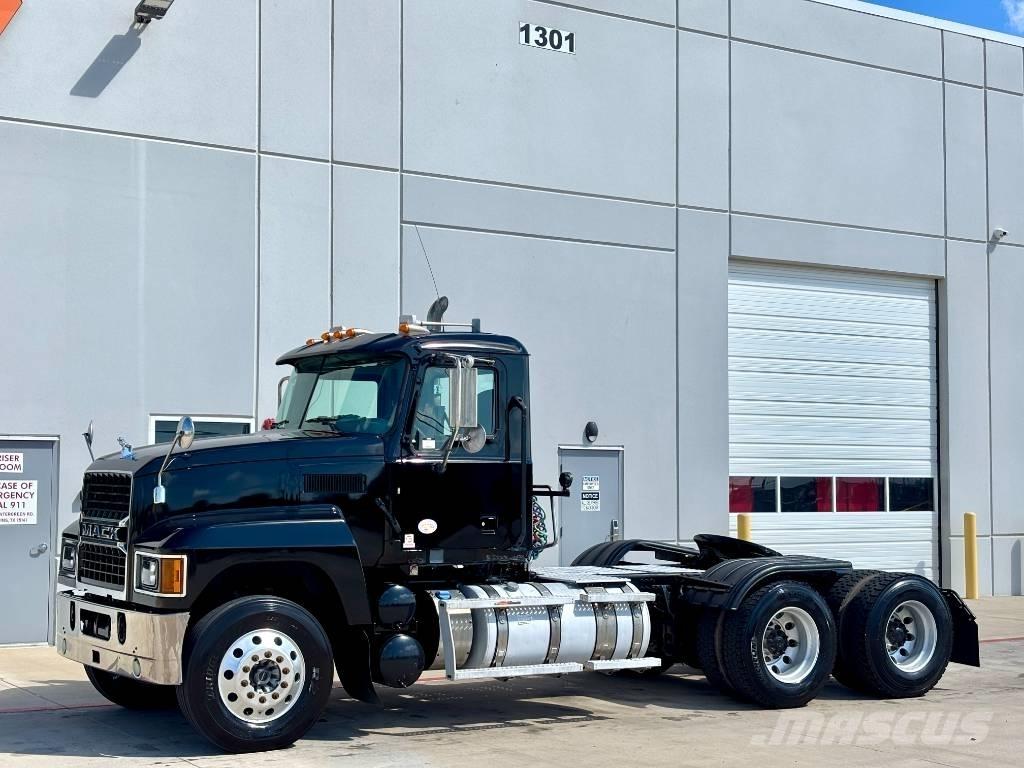 Mack Pinnacle Trekkvogner