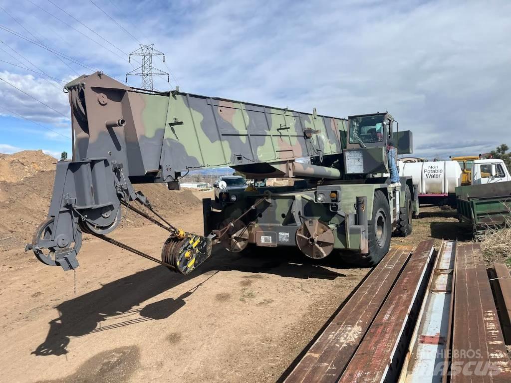 Grove RT 875 Røff terreng kraner