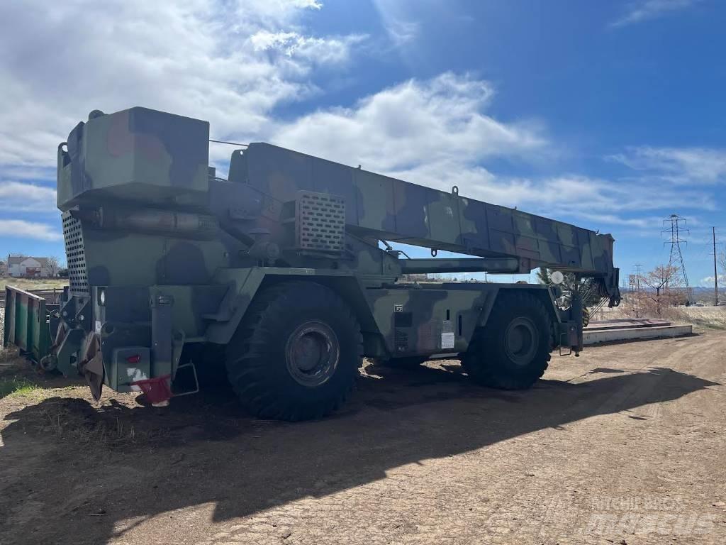 Grove RT 875 Røff terreng kraner