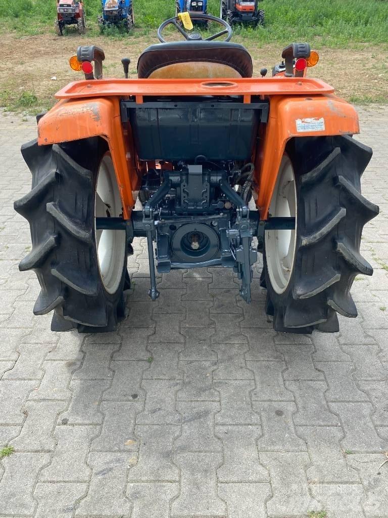 Kubota B1702-M Kompakttraktorer