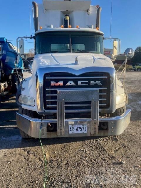 Mack GU813 Tippbil