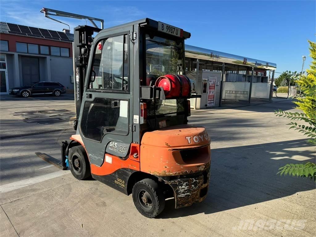 Toyota 7FGF25 Propan trucker
