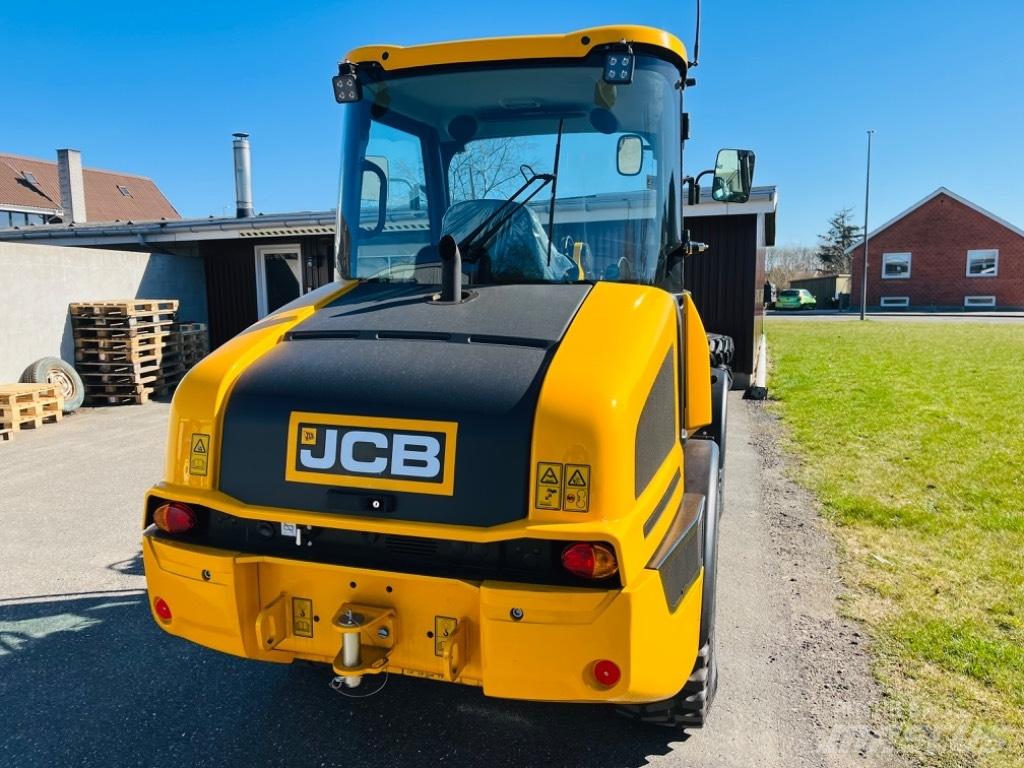 JCB 407 Kompaktlaster