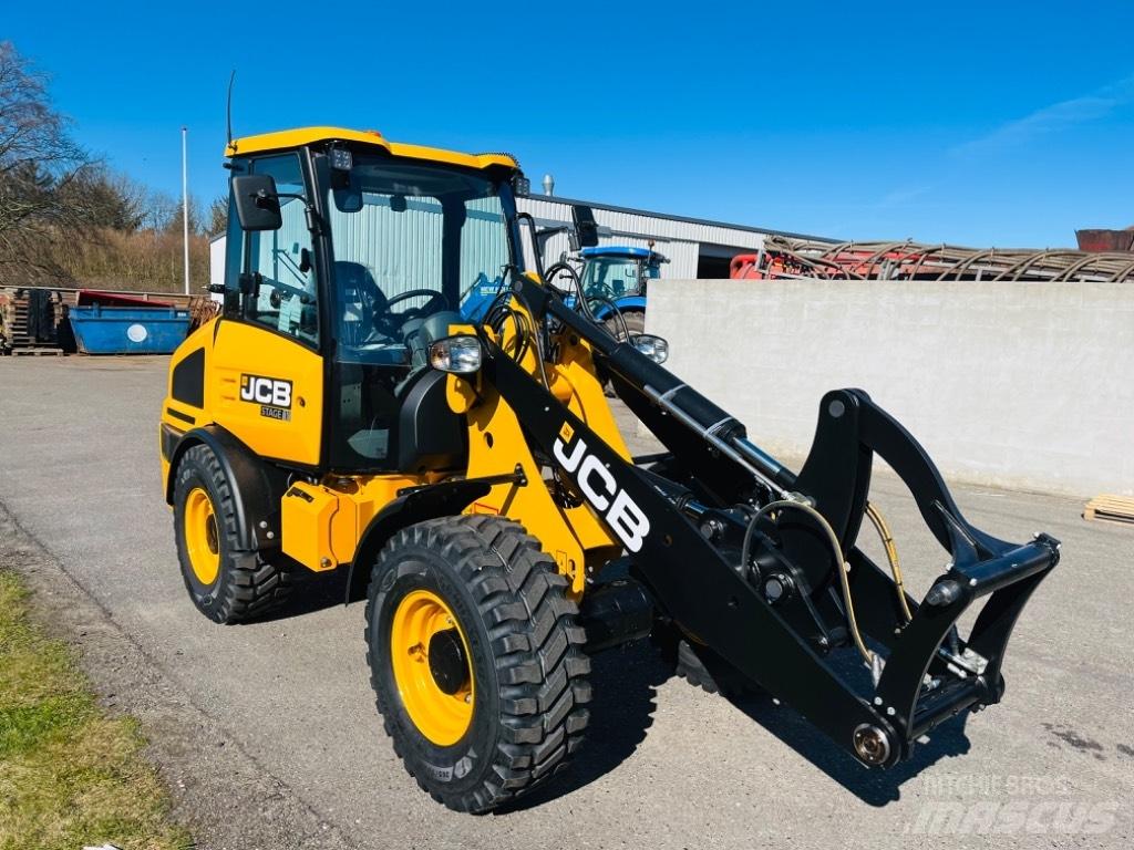 JCB 407 Kompaktlaster