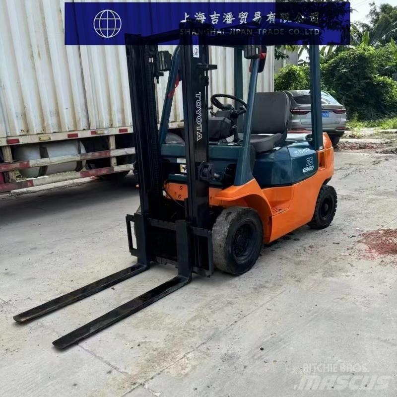Toyota FD 25 Diesel Trucker
