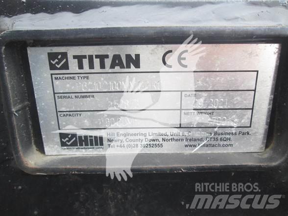 Titan CAT 320 Skuffer