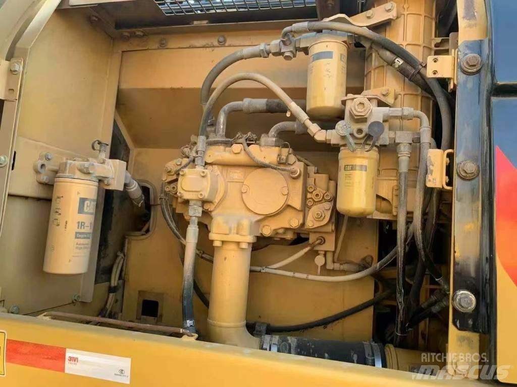 CAT 329 D Beltegraver