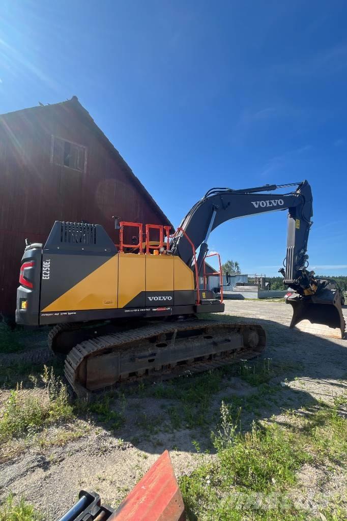 Volvo EC 250 EL Beltegraver