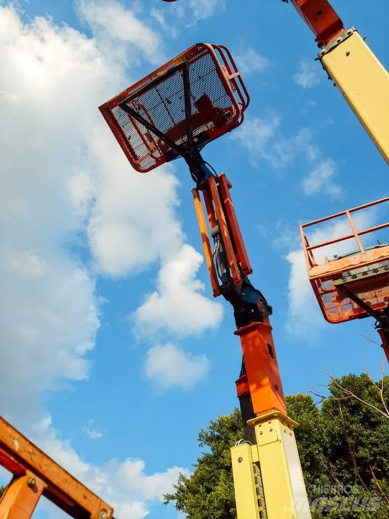 JLG E 300 AJP Leddede bomlifter