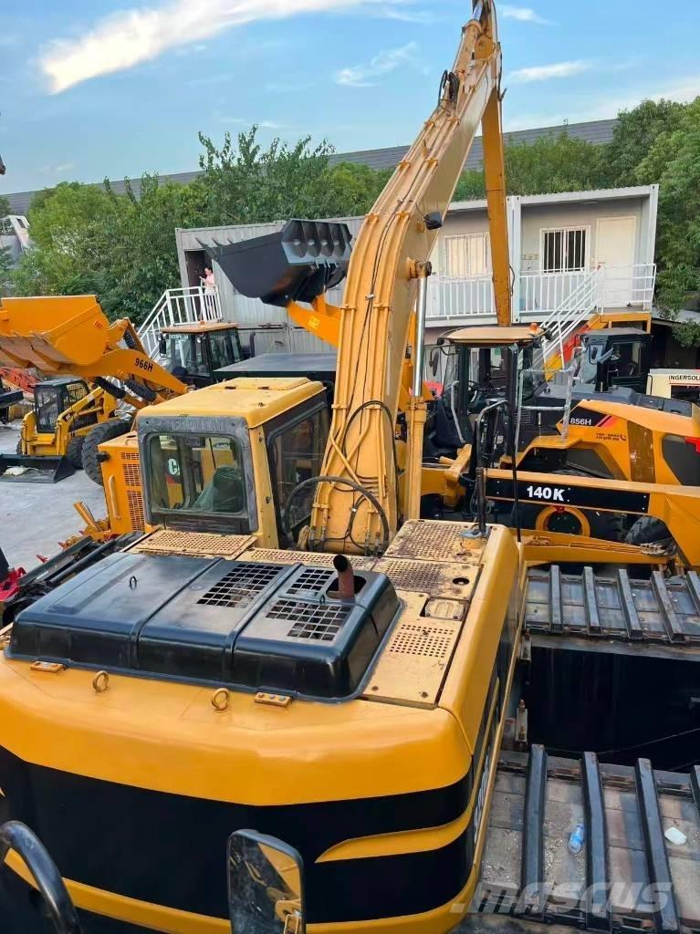 CAT 320 B L Amfibiske Gravemaskiner