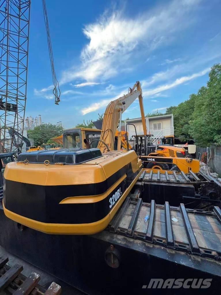 CAT 320 B L Amfibiske Gravemaskiner