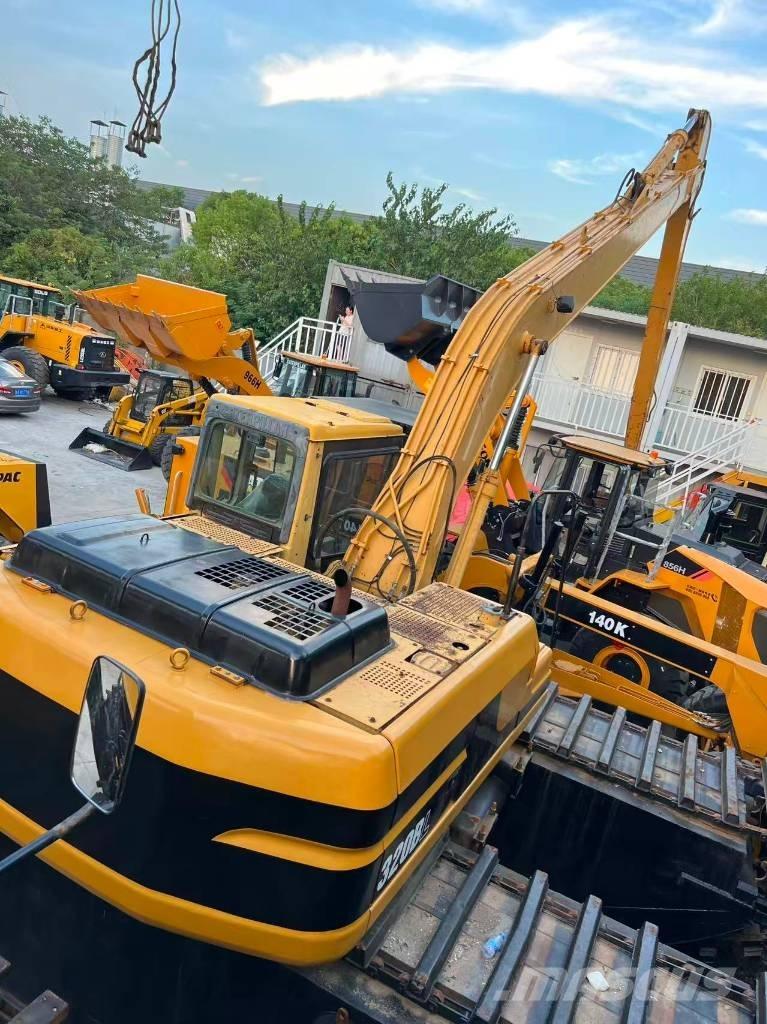 CAT 320 B L Amfibiske Gravemaskiner