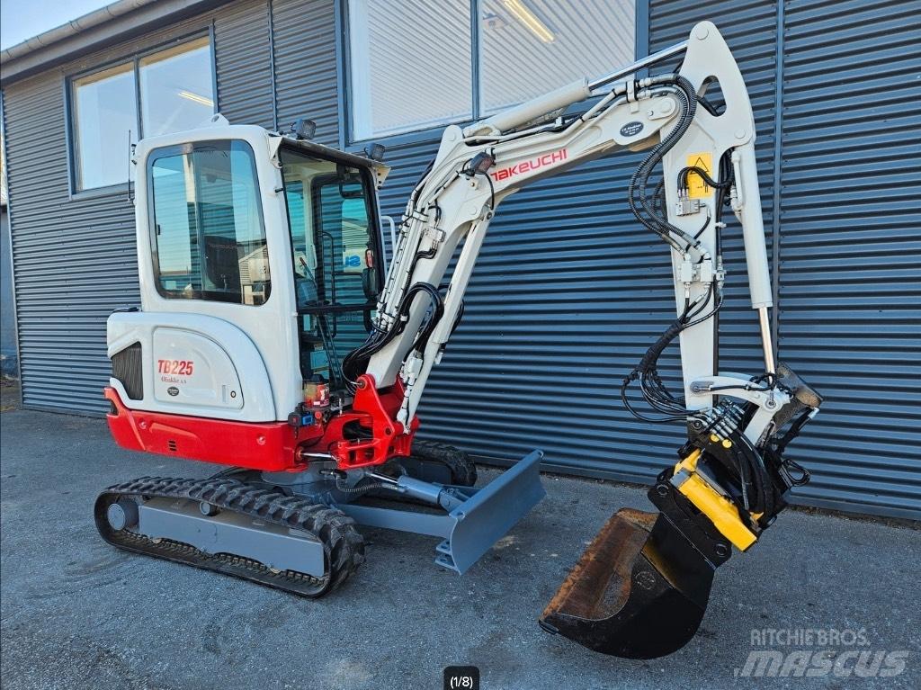 Takeuchi TB 225 Minigravere <7t