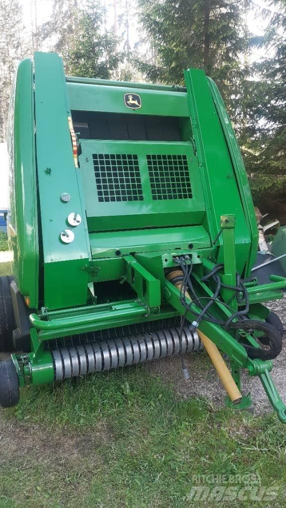 John Deere 854 Rundballepresser