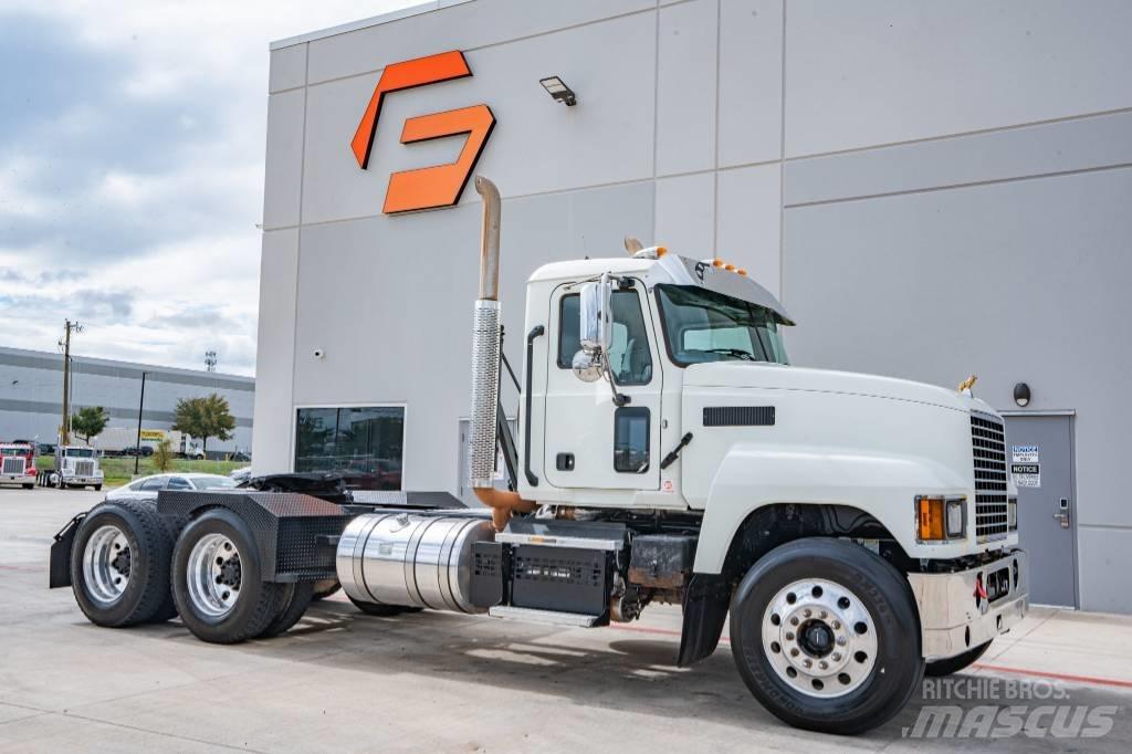 Mack Pinnacle 64T Trekkvogner