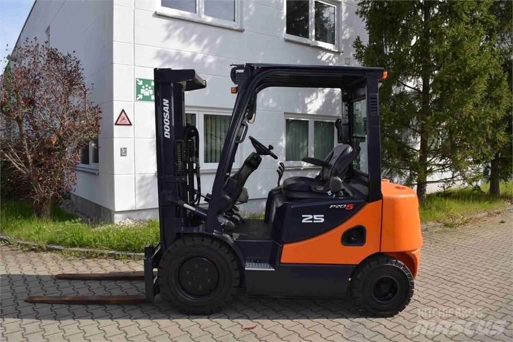 Doosan D 25 S-5 Diesel Trucker