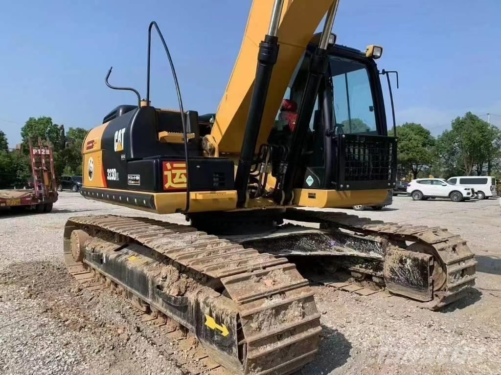 CAT 323D Beltegraver