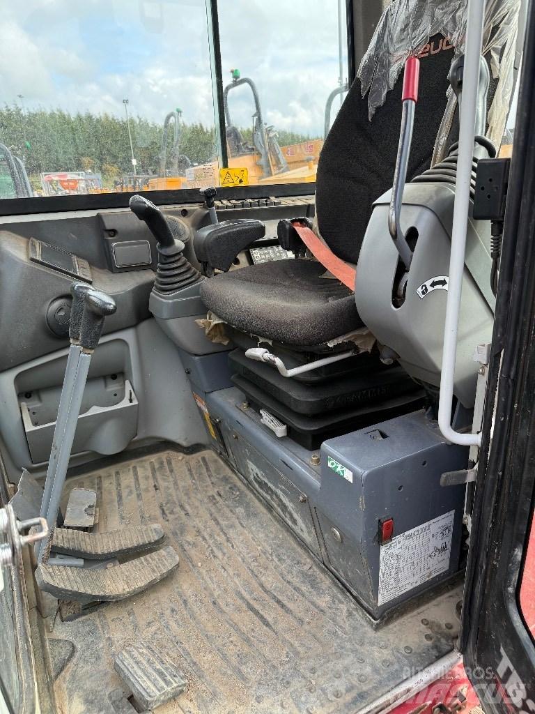 Takeuchi TB 230 Minigravere <7t