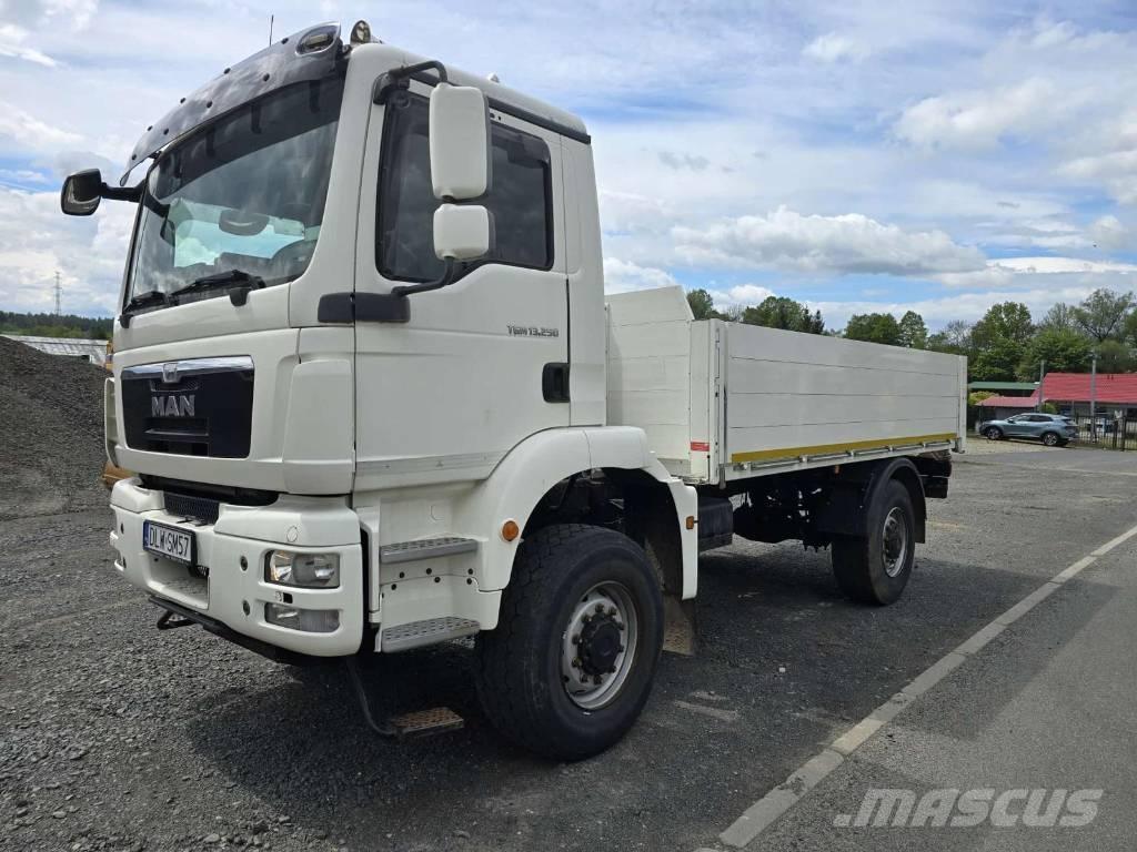 MAN 13.250 / 4x4 Skapbiler