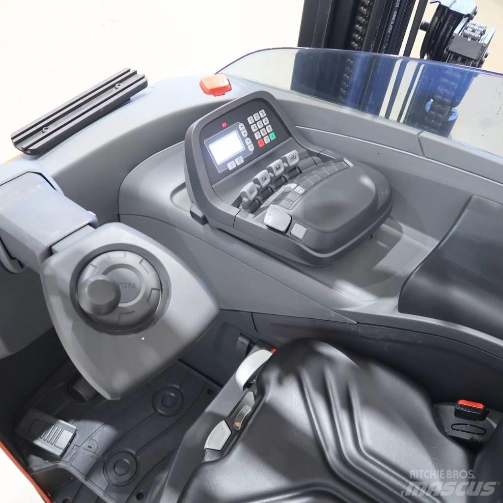 Toyota RRE140H Skyvemasttruck