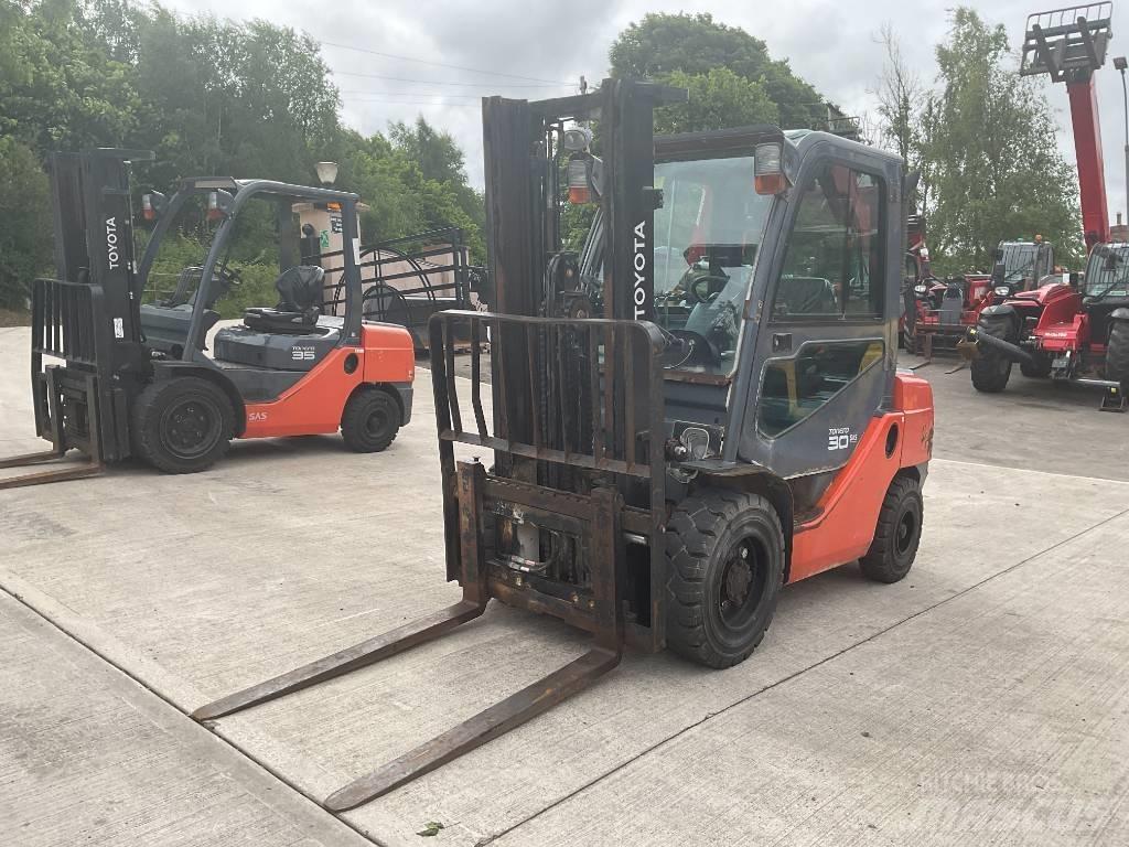 Toyota 02-8 FDF 30 Diesel Trucker