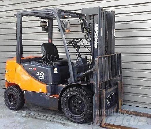 Doosan D30 S-5 Diesel Trucker