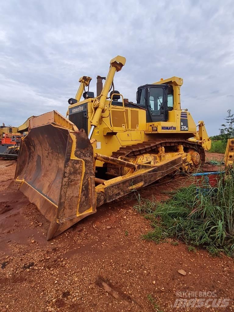 Komatsu D 375 A Dozere Beltegående