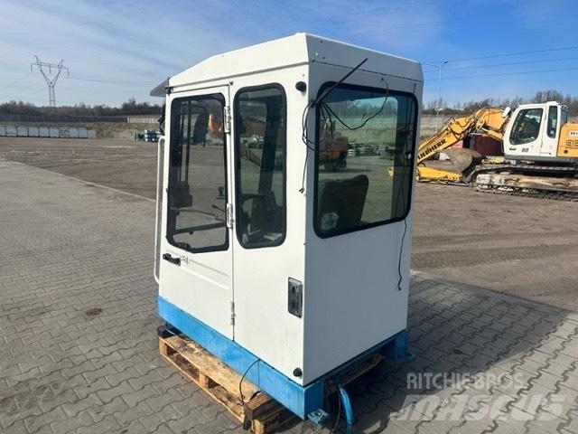 Fuchs MHL 330 Førerhus og Interiør